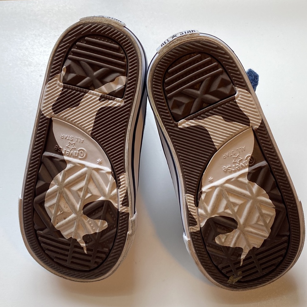 Toddler Unicorn Converse | Size 6 - Picture 4 of 6
